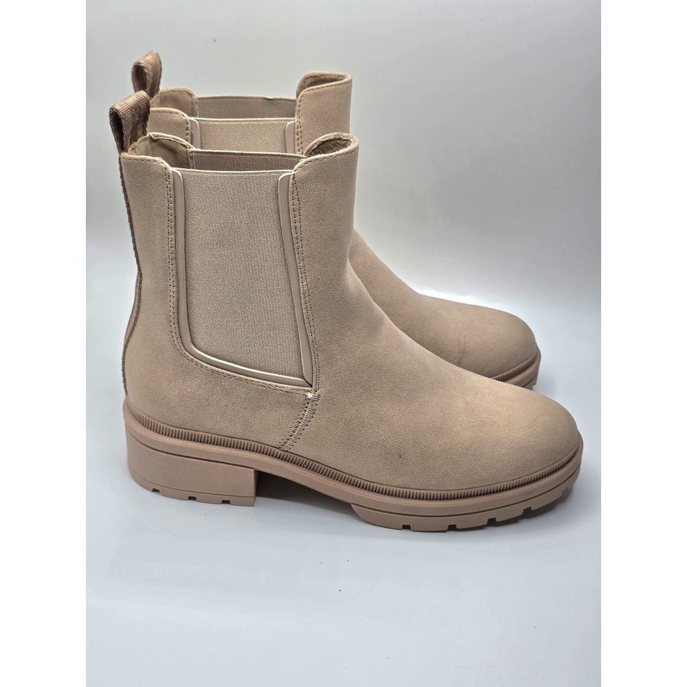 Rocket Dog Iggie light taupe Chelsea boots featuring a lug sole Size 10‎